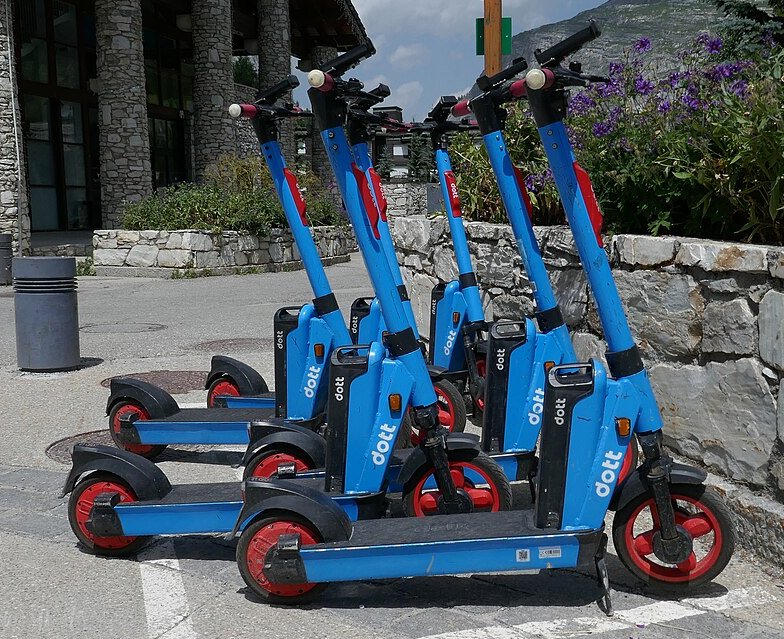 Parkerade Dott elspakcyklar